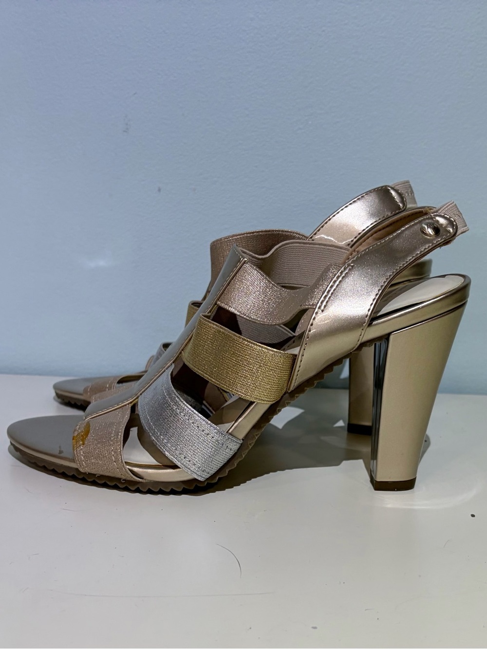 Anne Klein Like New Strappy Metallic Block Heel Sandals - Gold & Silver.  8 1/2